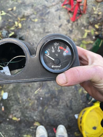 Equus oil temp and volt gauge