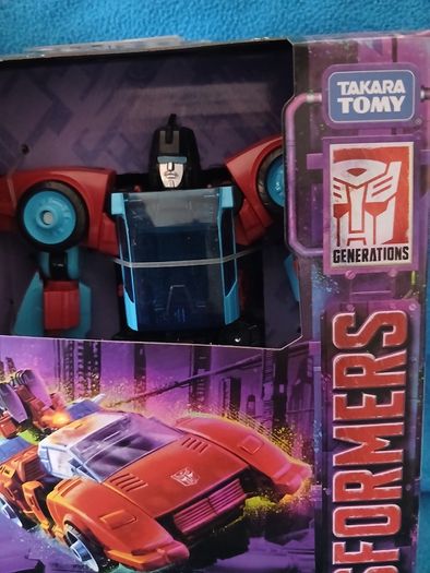 Transformers Legacy Autobot Pointblank and Peacemaker