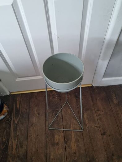 Plant stand