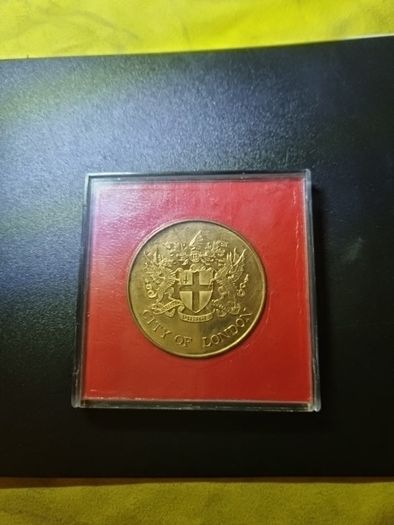 Vintage CITY OF LONDON Solid Bronze Coin 1.5"D in Original Red Holder