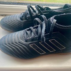 Black predator uk 1 Astro boots