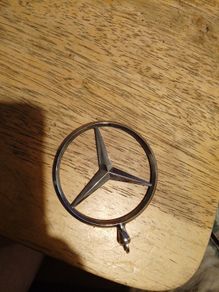 Mercedes-Benz 90's hood ornament