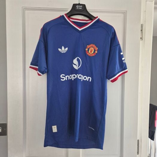 Man u jersey away 26/27