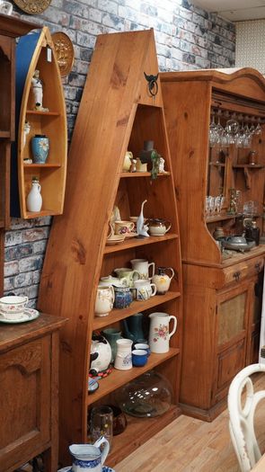Boat-Shaped Display Shelving Unit