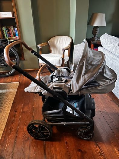 Nuna Mixx Next travel system including bassinet