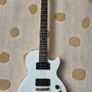 Epiphone Electric Guitar and Je2t Amp Image 3