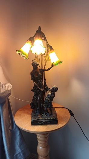 Lady & Children Dancing 3 Shades lamp