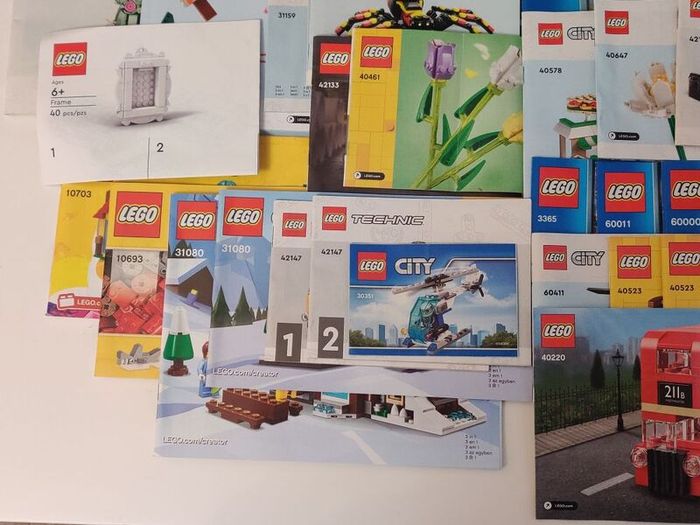 Lego Instruction Books in very good condition. Technic, City, Ninjago