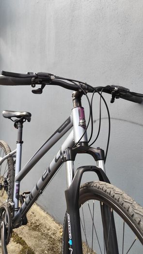 Hybrid bike - Unisex, like new