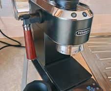 Delonghi Dedica e685 espresso machine with botomless portafilter