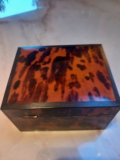 Tortoise shell antique trinket box, probably French, stunning, D18 free reg post