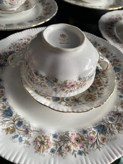 Paragon Meadowvale 18pcs Set China