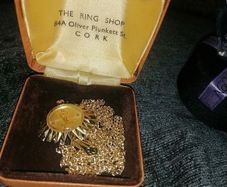 Vintage. 1979 lady's pocket watch gold plated