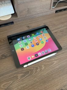 iPad 9 (64gb), apple pen, and case