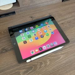 iPad 9 (64gb), apple pen, and case