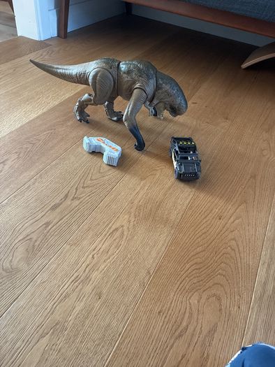 Jurassic World Rebirth Remote Control Track 'n Chomp Dinosaur Distortus Rex
