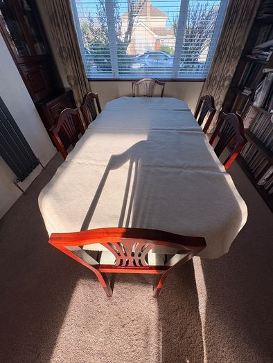 Large Mahogany Dining Table and Chairs (6x) - Expandable / Excellent Condition