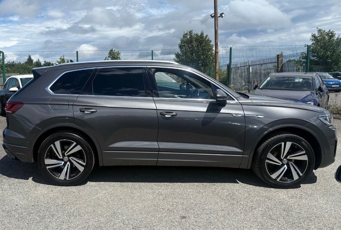 2019 Volkswagen Touareg R-Line Tech 3.0L TDI V6 Commercial