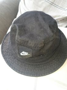 Nike black bucket hat age 10-14
