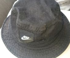 Nike black bucket hat age 10-14