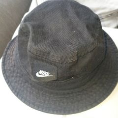 Nike black bucket hat age 10-14