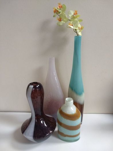 Stylish Paddle-Shaped Hand-Blown Art Glass Vase in Excellent Condition