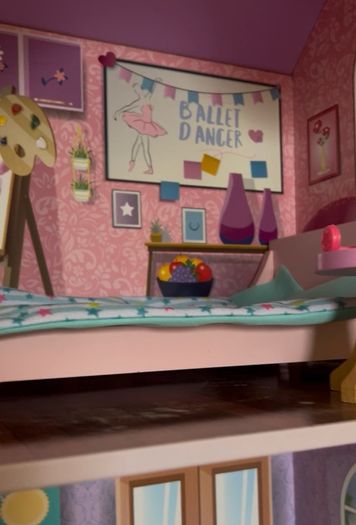 Barbie dream house, Doll house