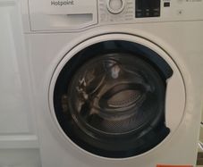 Hot point9kg washing machine not a mark absolutely immaculate condition.