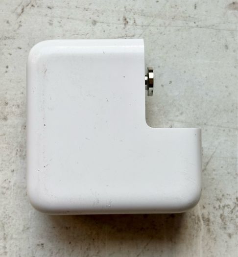 Apple 30 watt power adapter