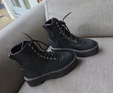H&M black boots uk4