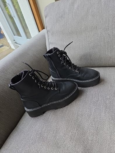 H&M black boots uk4