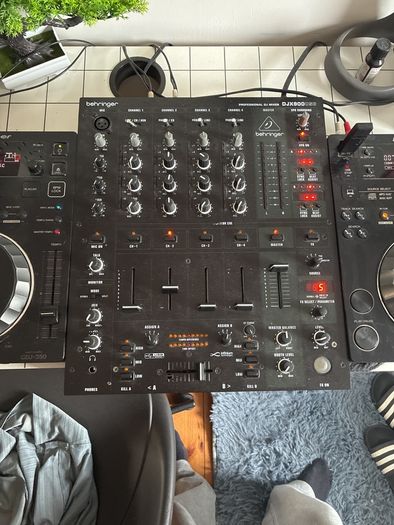 Behringer djx 900 + 2 cdj 350 turntables