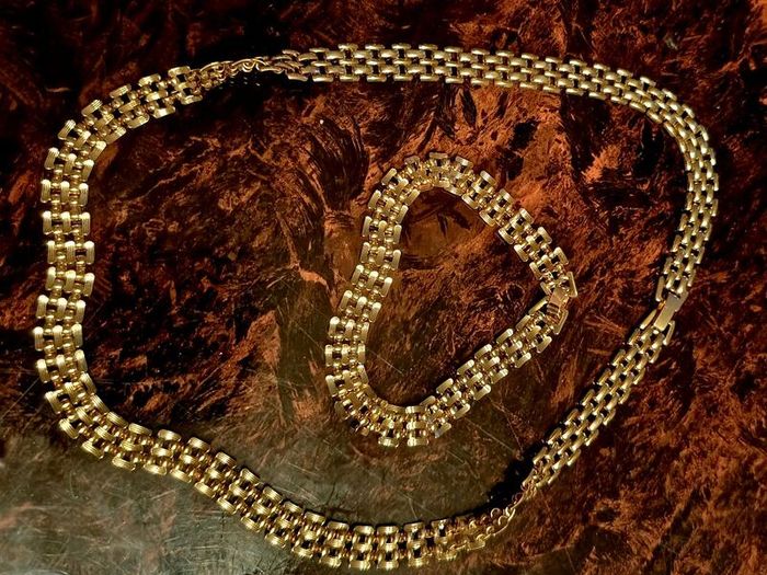 Beautiful Gold plated necklace and bracelet