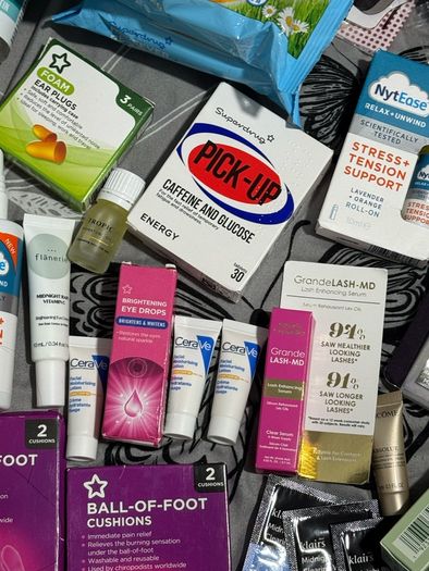 Bargain travel makeup, skin and haircare and more  bundle new