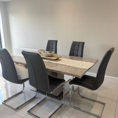 dining chairs & bar stools