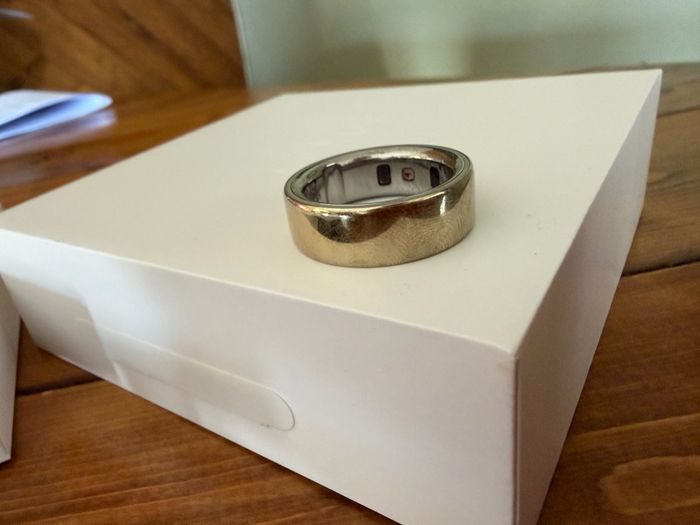 Oura ring 4 size 10 Gold
