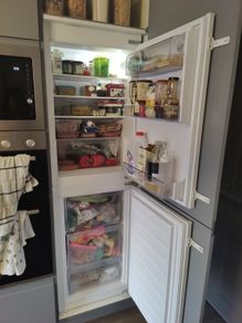 Whirlpool 50/50 integrated fridge freezer