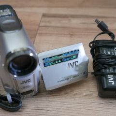 JVC GR-D247EK Handheld MiniDV Camcorder with charger Tested