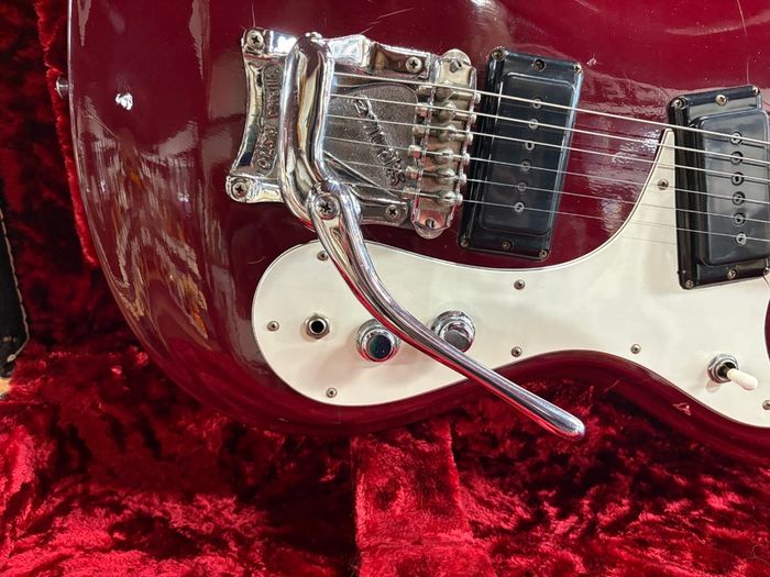 Zen-On Morales Mosrite Red 1960's