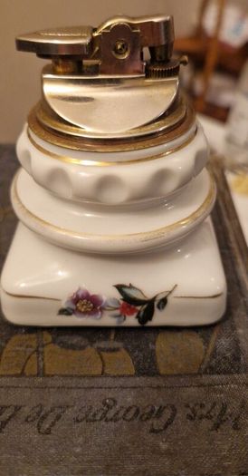 Vintage 1940s Mid-Century Floral Porcelain Table Lighter - Excellent Condition