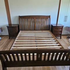 Complete Solid Wood Bedroom Set Sleigh bed, 2 Nightstands & Dresser with Mirror