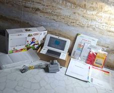 Nintendo 3DS  XL Super Mario 3D Land Handheld  White  Working Fast Shipping