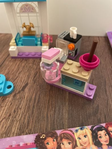 LEGO Friends Stephanie Friendship Cakes