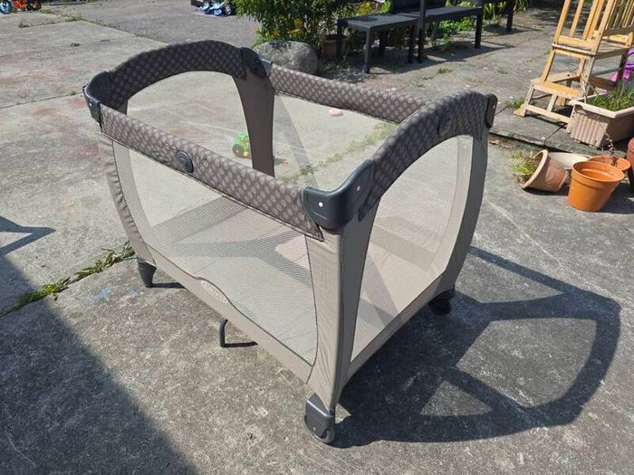 travel cot