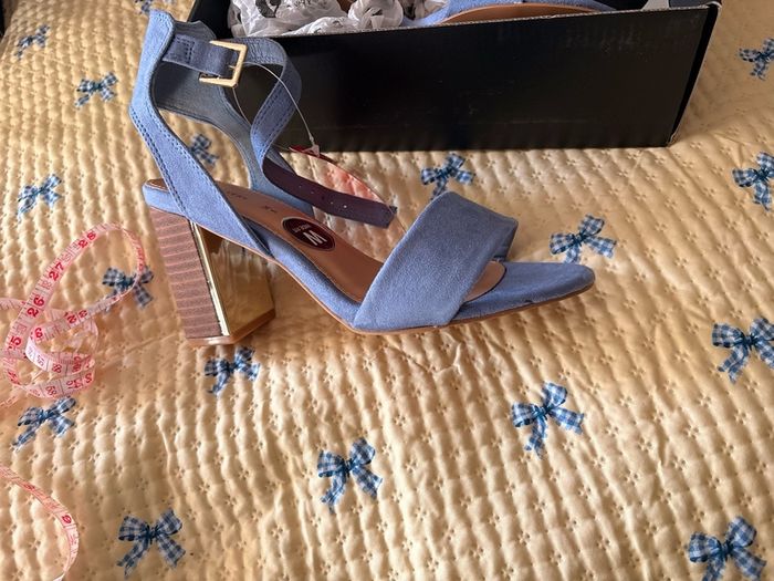 Block heel extra wide sandals