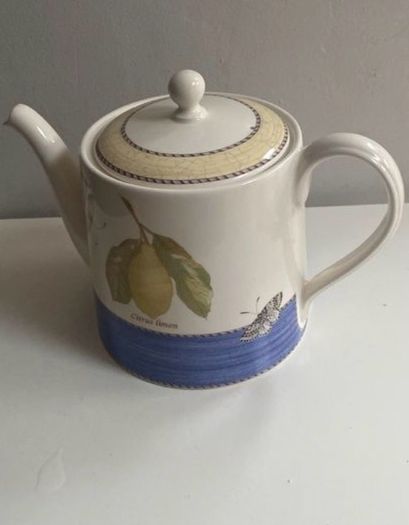 Sarah's Garden from the Wedgwood collection tea pot