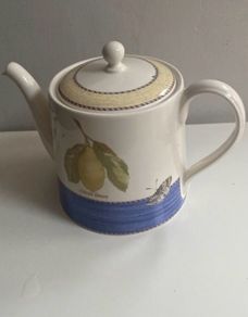 Sarah's Garden from the Wedgwood collection tea pot