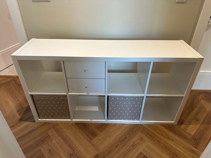kallax white unit.