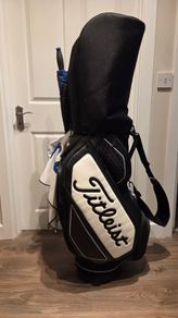 titleist mid size tour bag