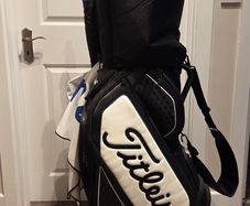 titleist mid size tour bag